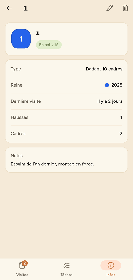 Fiche d'une ruche : son nom, son type, le millésime de la reine sur sa couleur de marquage, ses hausses et ses cadres.